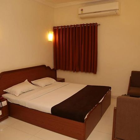 Hotel Golden Plaza Ahmedabad Exterior foto