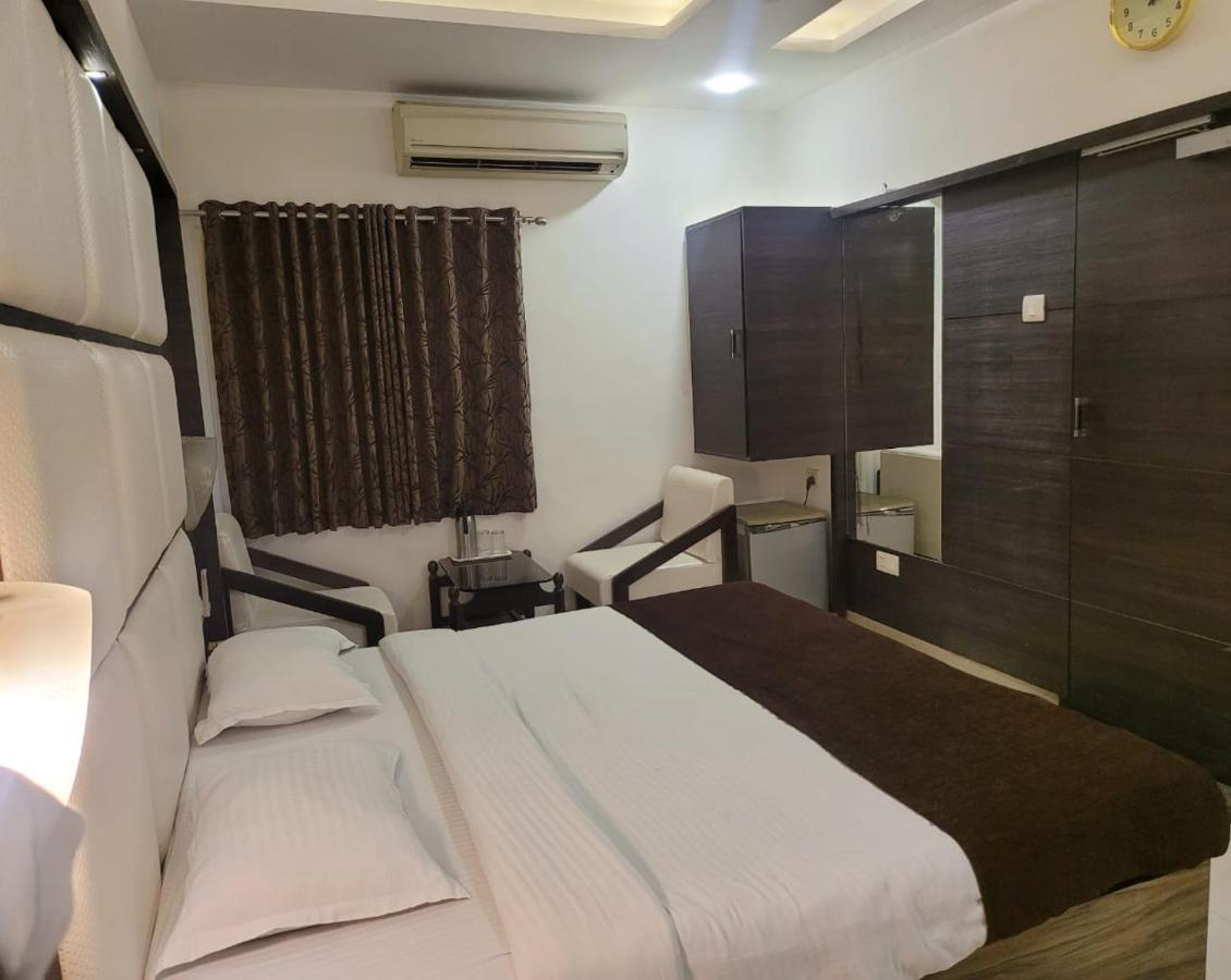 Hotel Golden Plaza Ahmedabad Exterior foto