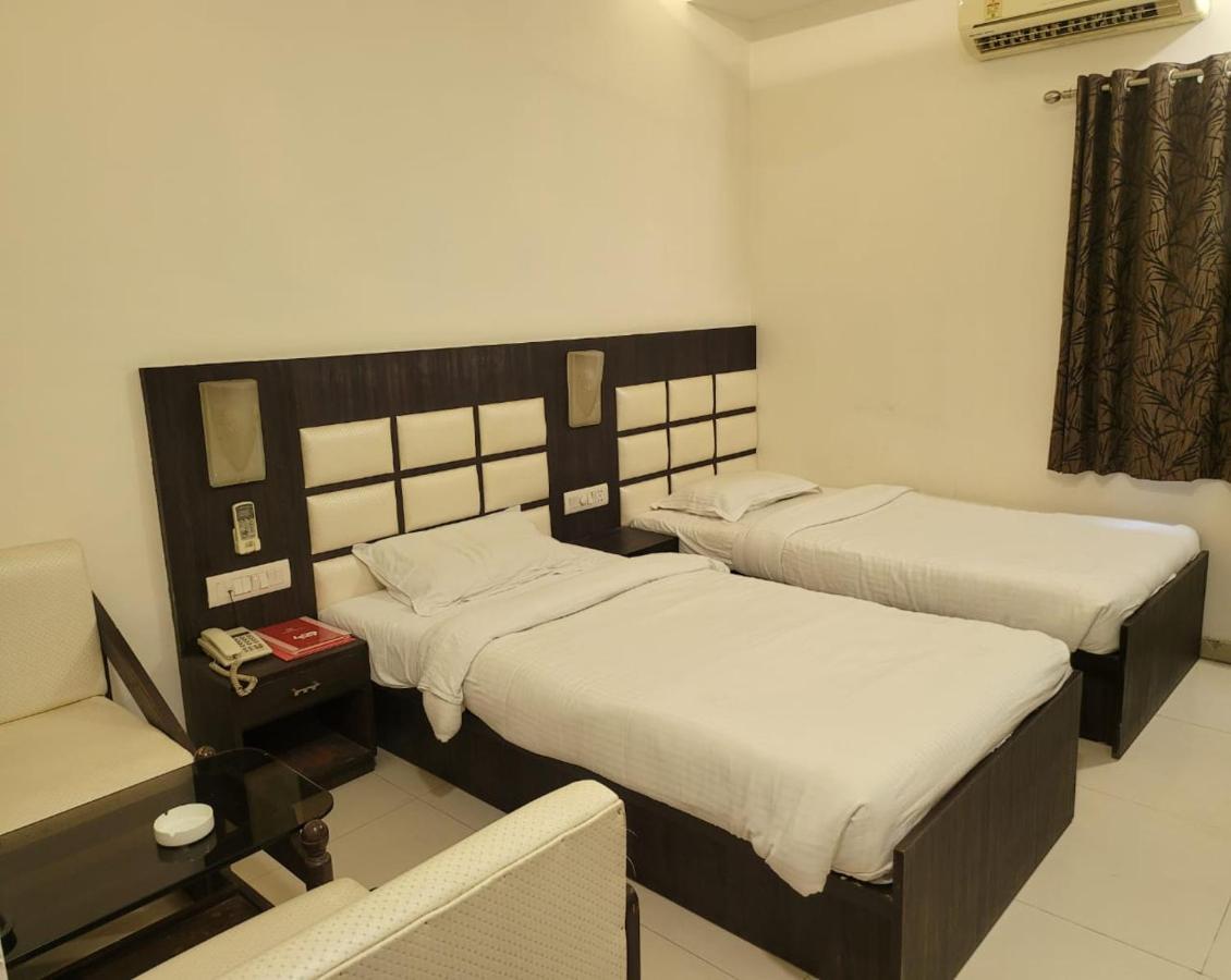 Hotel Golden Plaza Ahmedabad Exterior foto
