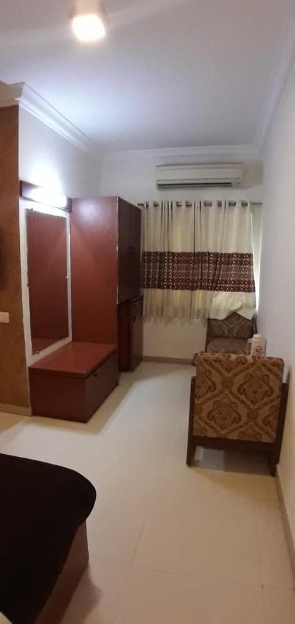 Hotel Golden Plaza Ahmedabad Exterior foto