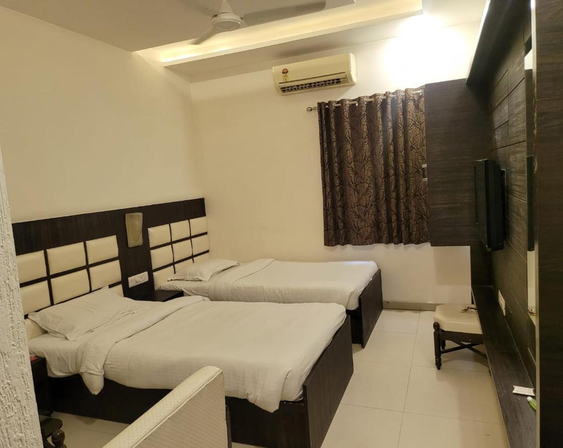 Hotel Golden Plaza Ahmedabad Exterior foto