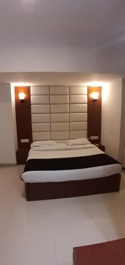 Hotel Golden Plaza Ahmedabad Exterior foto