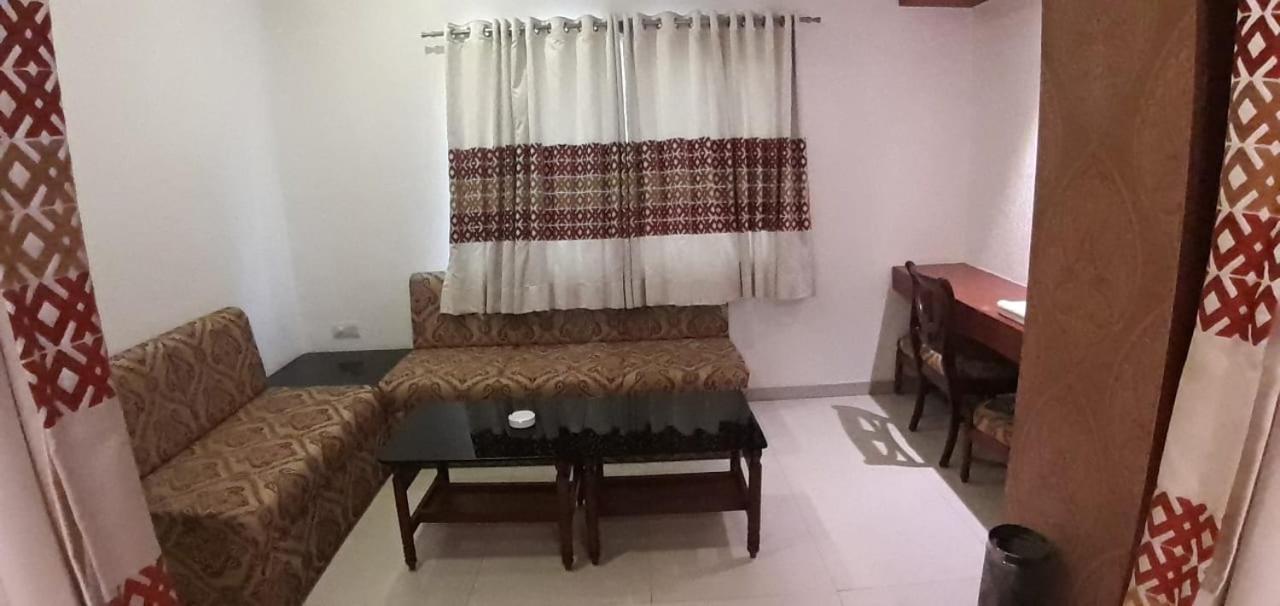 Hotel Golden Plaza Ahmedabad Exterior foto