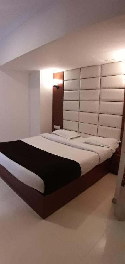 Hotel Golden Plaza Ahmedabad Exterior foto