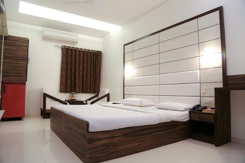 Hotel Golden Plaza Ahmedabad Habitación foto