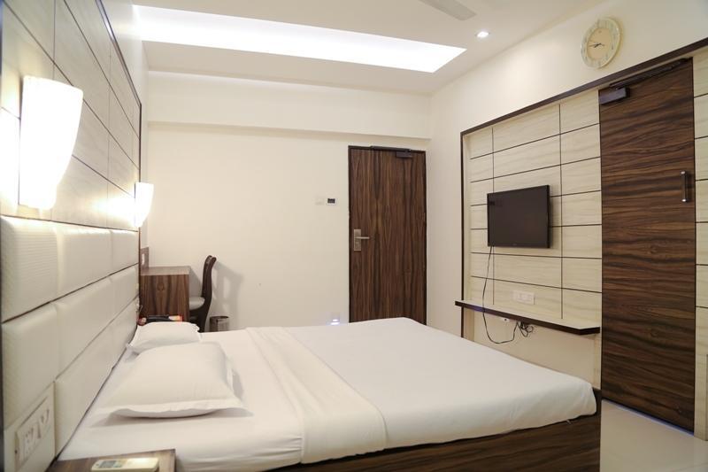 Hotel Golden Plaza Ahmedabad Habitación foto