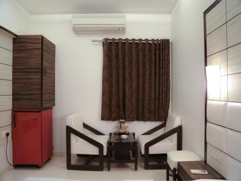 Hotel Golden Plaza Ahmedabad Exterior foto