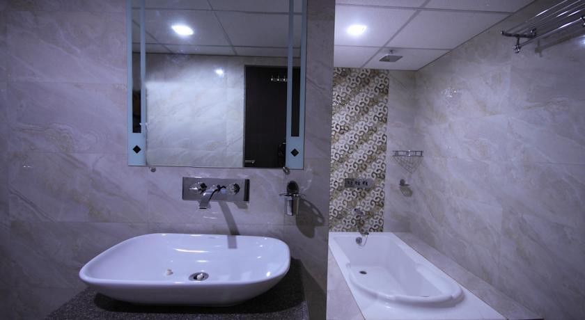 Hotel Golden Plaza Ahmedabad Exterior foto